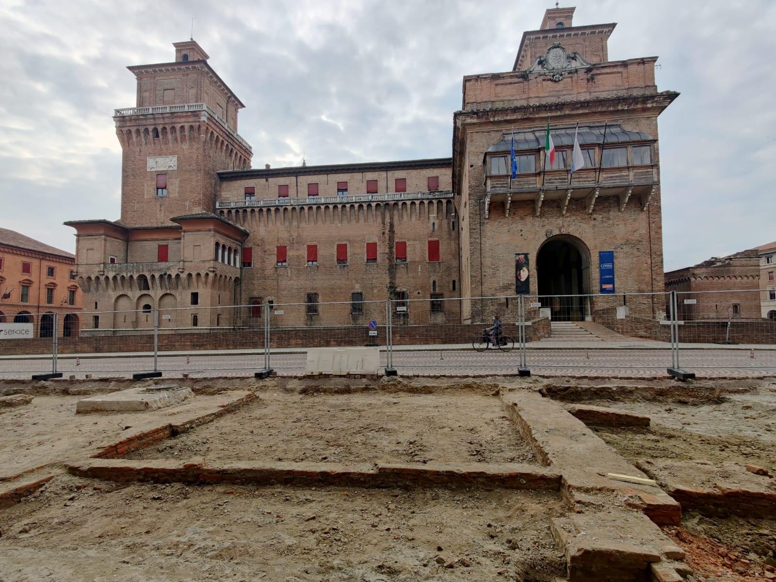 La base del rivellino del Castello emerso dagli scavi