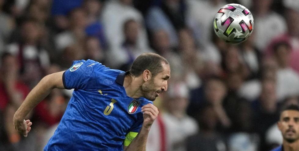Il muro si sgretola: anche Chiellini a casa 