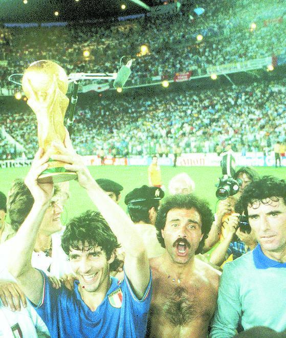 I tifosi della Capitale snobbano Paolo Rossi «Intitolargli l’Olimpico? Non se ne parla»