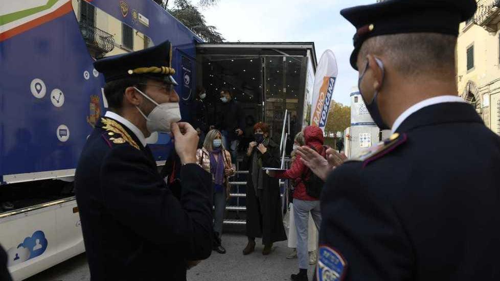 La polizia sale in cattedra contro i pericoli della rete