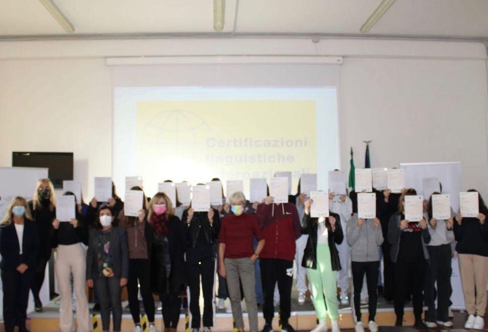 Consegnati gli attestati di lingua a 80 studenti