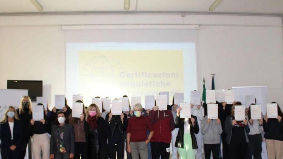 Consegnati gli attestati di lingua a 80 studenti