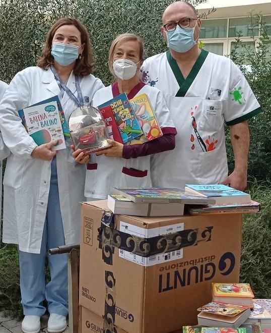 La libreria Giunti dona 400 libri alla pediatria del Misericordia 