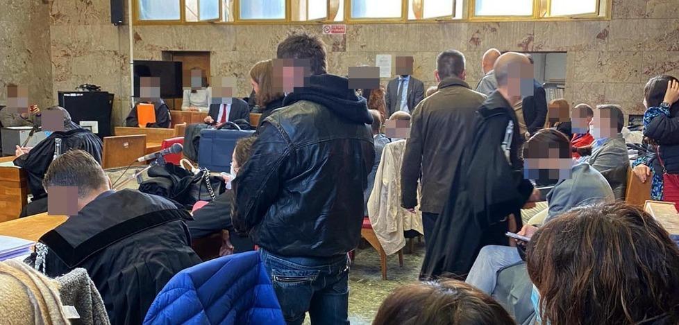 Aula stracolma per 50 processi fissati tutti alle 9 