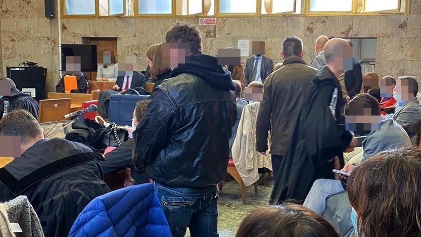 Aula stracolma per 50 processi fissati tutti alle 9