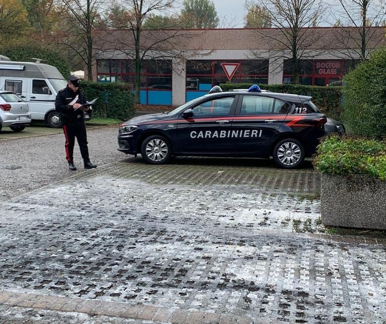Incendia la macchina del rivale in amore Denunciato un operaio pazzo di gelosia 