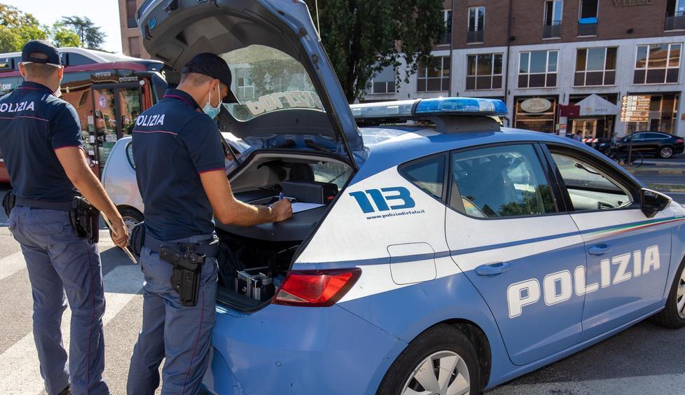 Rapina il portafogli sull’autobus Ma dimentica il cellulare, scoperta