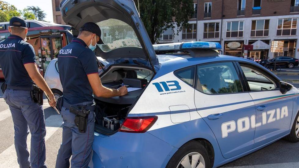 Rapina il portafogli sull’autobus Ma dimentica il cellulare, scoperta