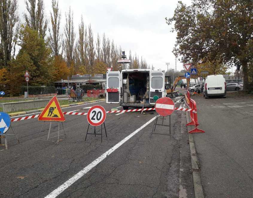Rotatoria allagata Studenti del Meucci mandati a casa Oggi scuola chiusa 
