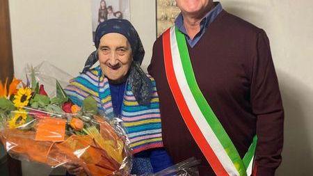Tanti auguri a Pierina che con i suoi 101 anni è la nonna del paese