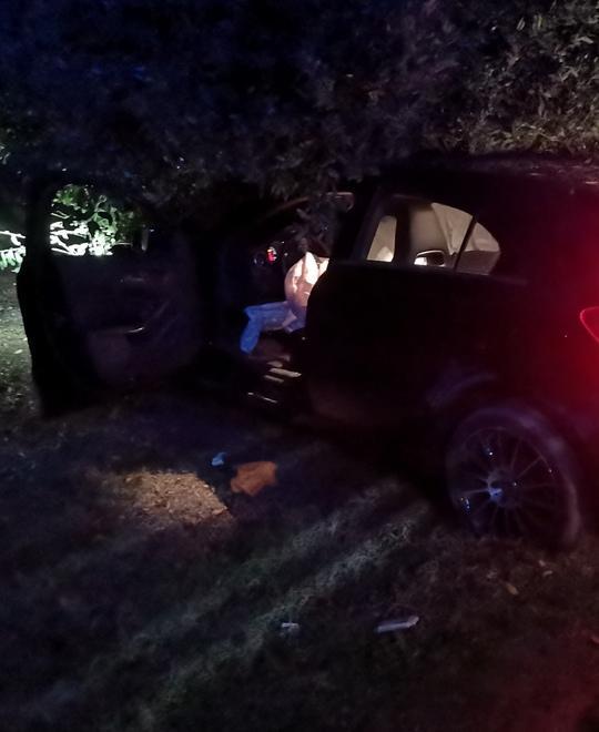 Auto quasi distrutta ma conducente illeso