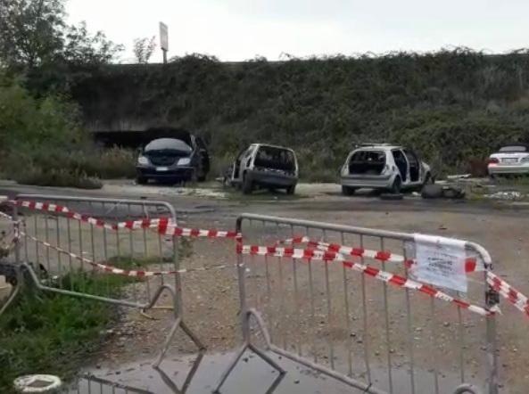 Auto e rifiuti abbandonati sequestrata un’officina