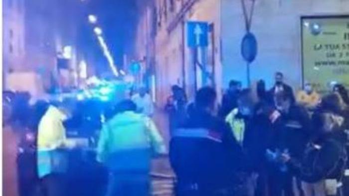 Urina su un’auto parcheggiata in Corso Italia