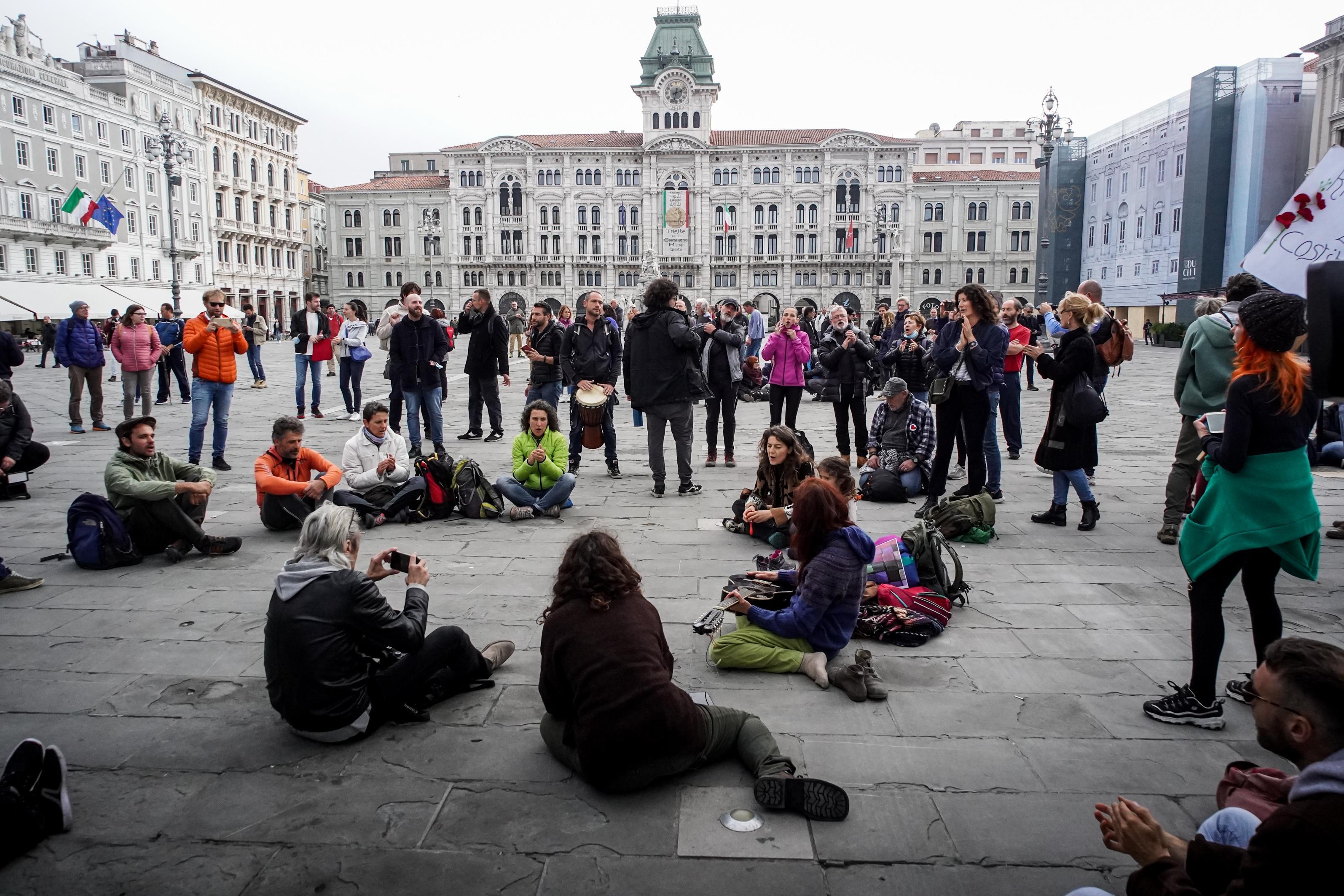 Stretta sui cortei dei no-vax, atteso un sabato di proteste