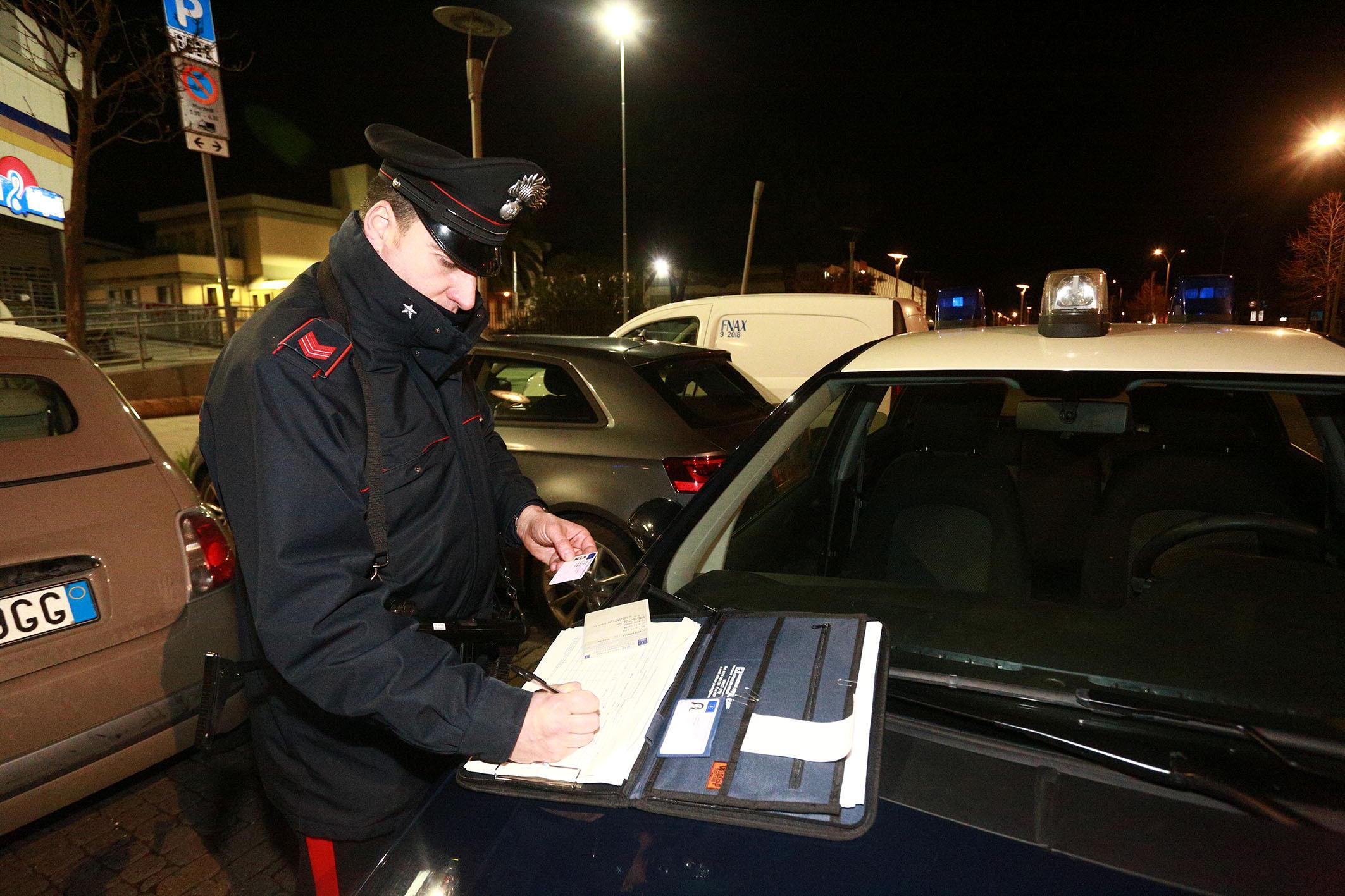 Cinque ubriachi al volante, arrestato uno spacciatore
