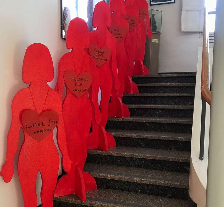 No alla violenza sulle donne con partite, sagome rosse e iniziative