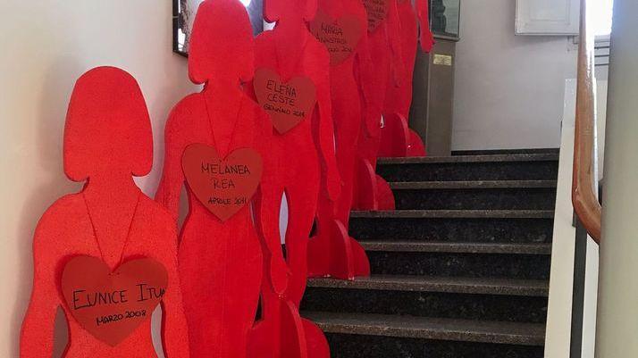 No alla violenza sulle donne con partite, sagome rosse e iniziative