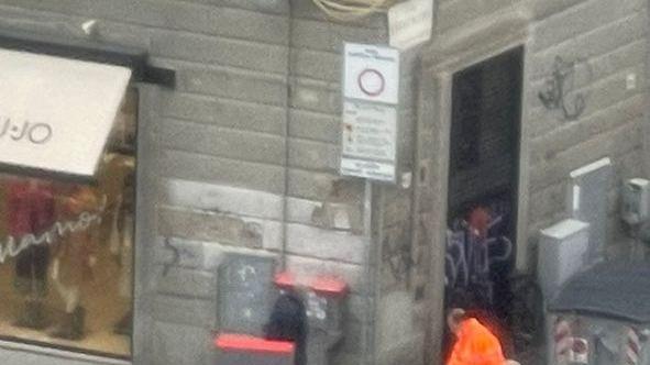 Centralina installata in mezzo al marciapiede
