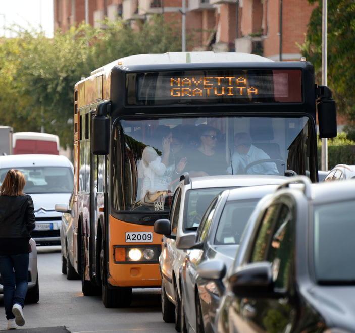 «Identificare gli aggressori dell’autista del bus navetta» 
