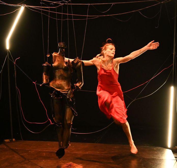 “Orizzonti del corpo” tra performance danza e arti visive 