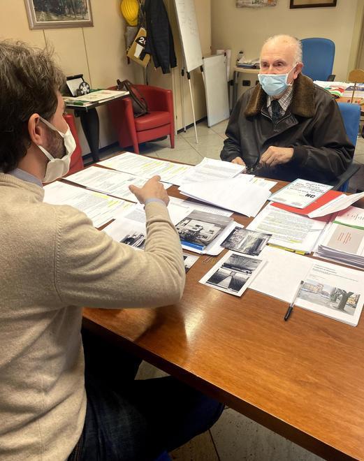 Donato ai Servizi sociali il ricavato del libro dedicato al Belvedere 