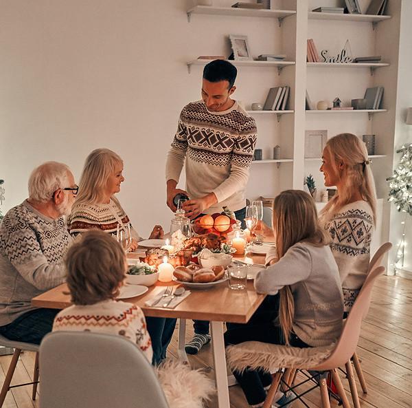 Il 41 per cento degli italiani ordinerà la cena di Natale sul web 