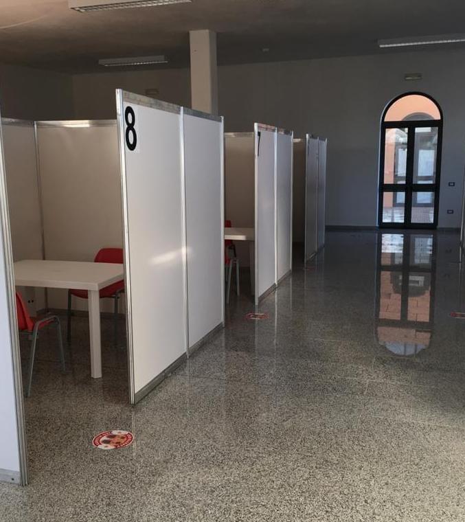 Covid, nell’hub di Ozieri piove ancora: a rischio le vaccinazioni 