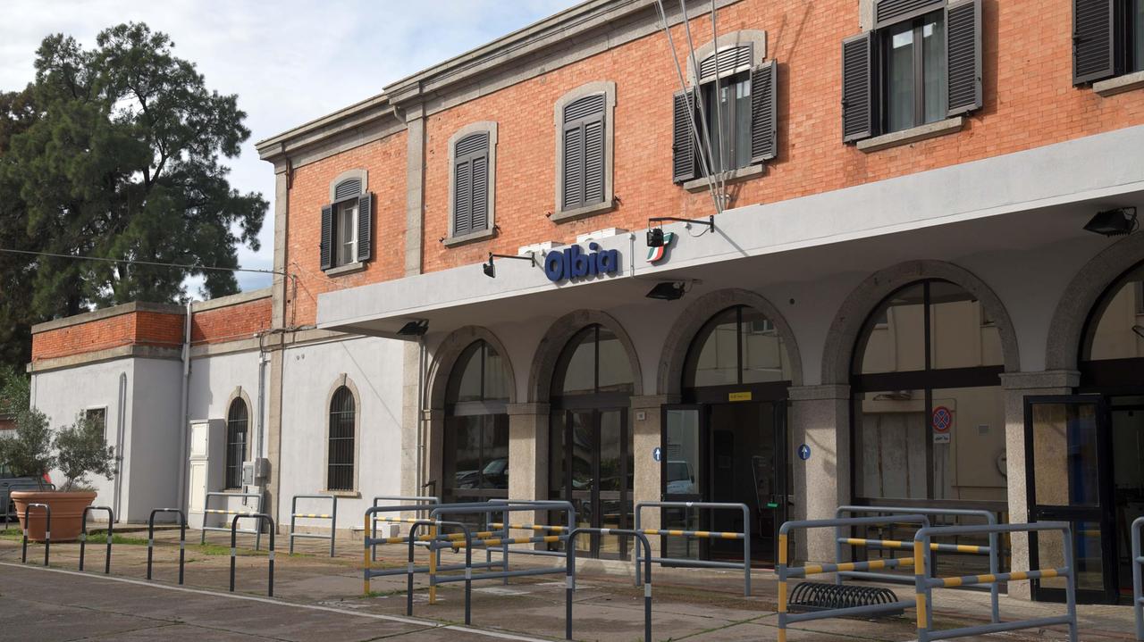 La stazione ferroviaria di Olbia in corso Umberto