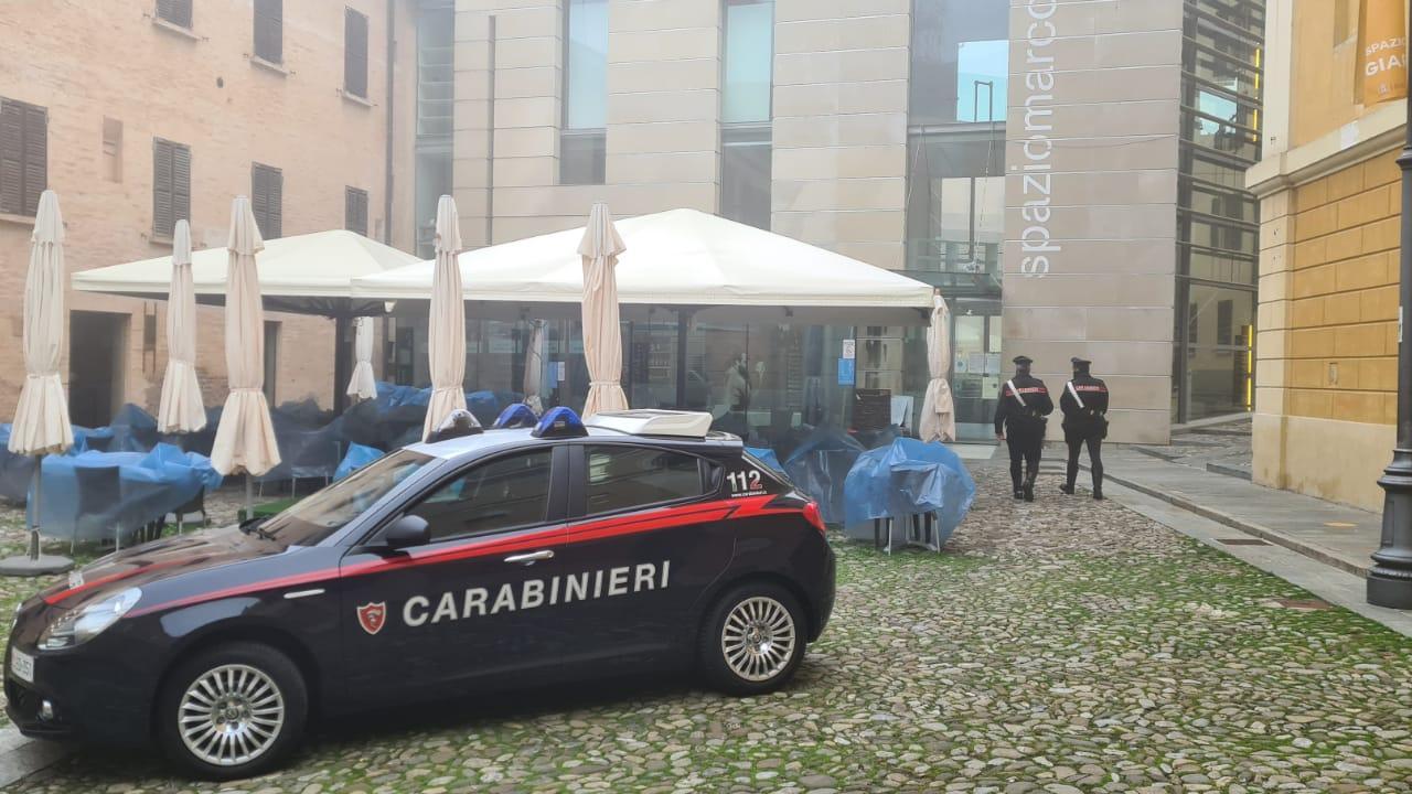 Reggio Emilia: cliente aggredisce ristoratore e carabinieri, arrestato