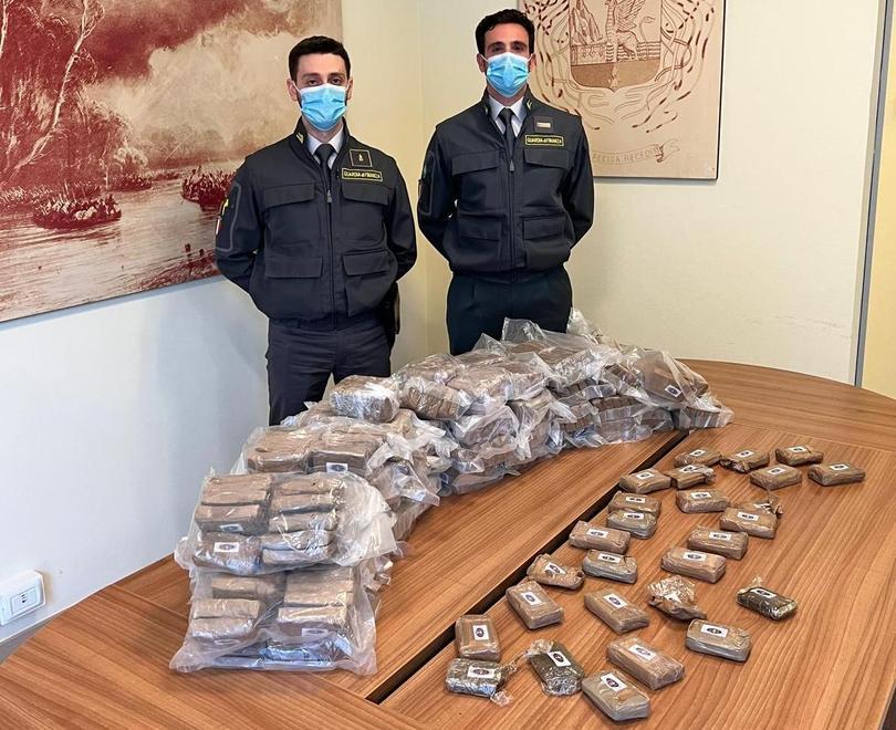 Bassa reggiana al centro del traffico internazionale:  il corriere della cocaina è un ex militare