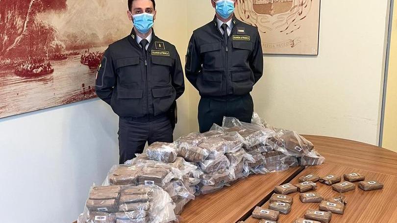 Bassa reggiana al centro del traffico internazionale: il corriere della cocaina è un ex militare