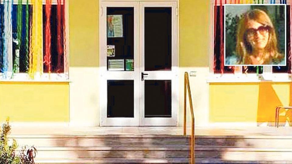 L’esterno della scuola primaria di Sant’Angelo con i palloncini colorati, Tiziana Biancalana