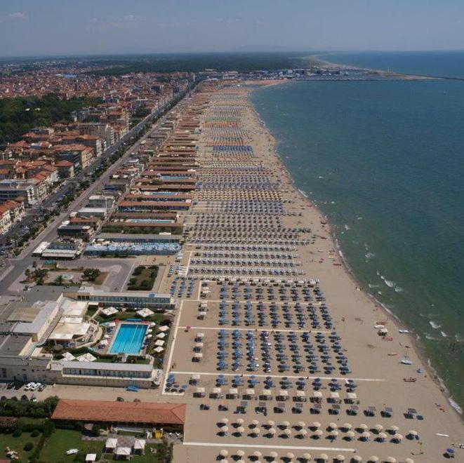 I sindaci della Versilia temono il caos causato da centinaia di aste per le spiagge: "Ecco perché"   