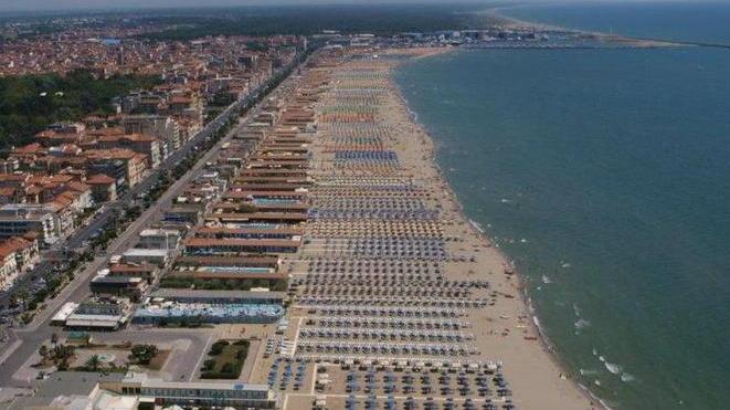 I sindaci della Versilia temono il caos causato da centinaia di aste per le spiagge: "Ecco perché"