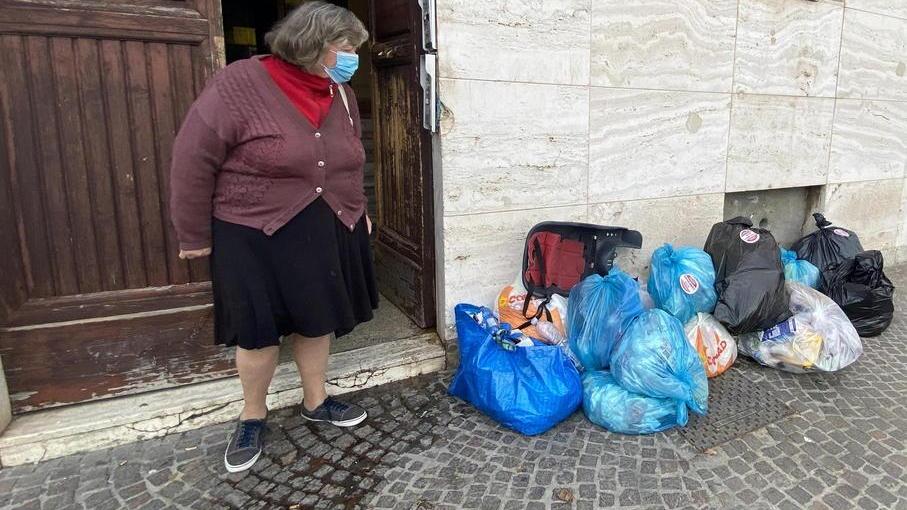 Il centro e la stazione invasi da spazzatura “non conforme” - Foto