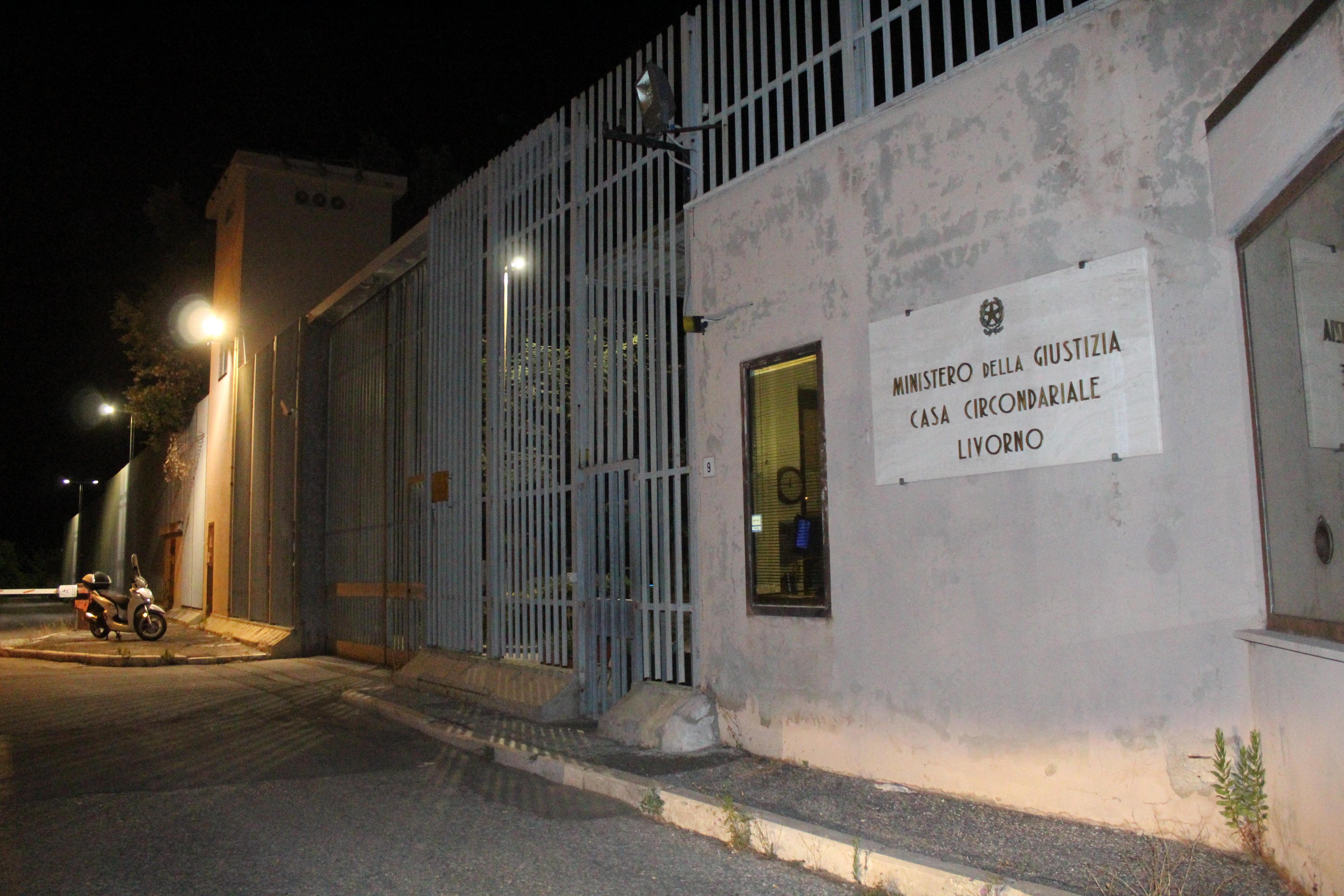 L'ingresso del carcere delle Sughere (foto d'archivio)