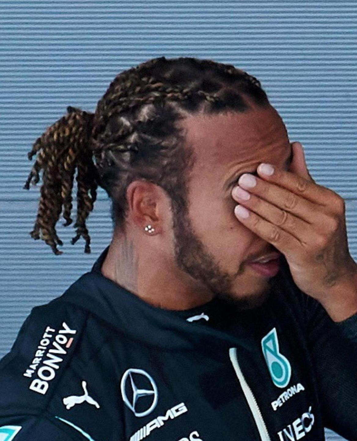 Hamilton perde cinque posizioni