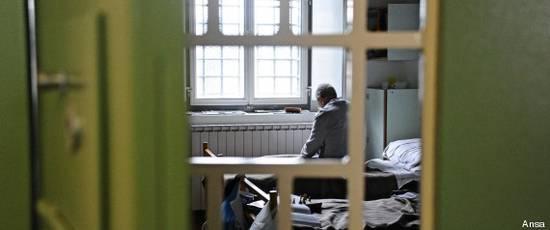 Ferrara, con droga in bocca al colloquio: arrestata dagli agenti di polizia 