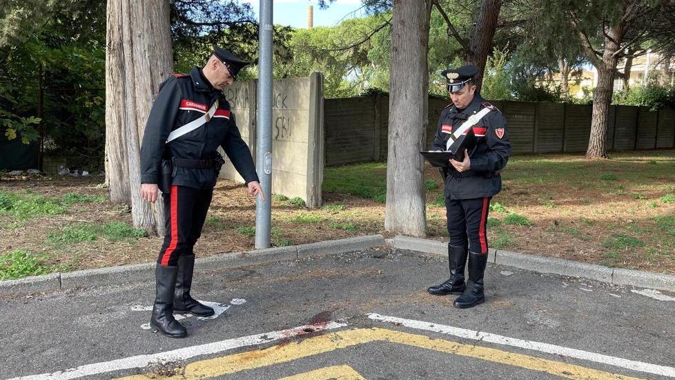 I carabinieri dopo il rinvenimento del cadavere