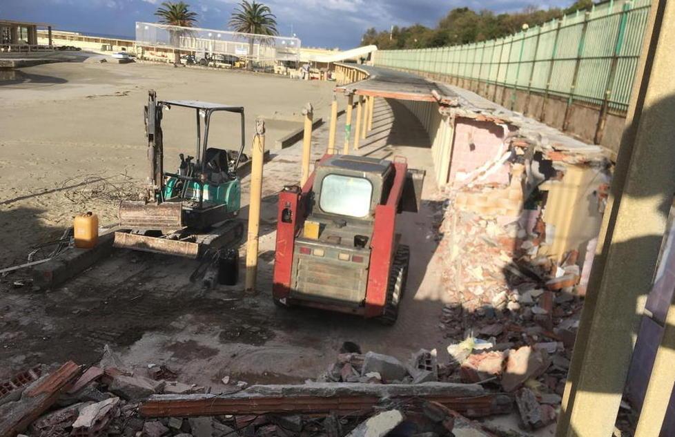 Lavori in corso ai bagni Fiume
