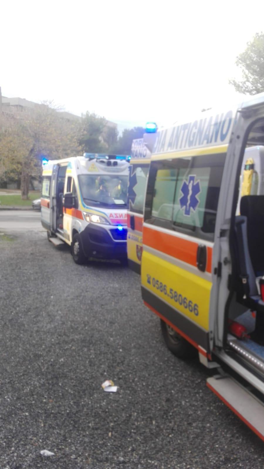 Le due ambulanze sul posto