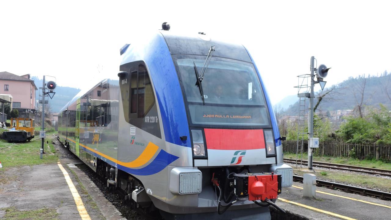 Treni, disagi continui sulla Pisa-Aulla: i pendolari arrivano in ritardo