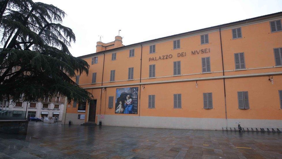 Ubriaco entra ai Musei e semina il panico