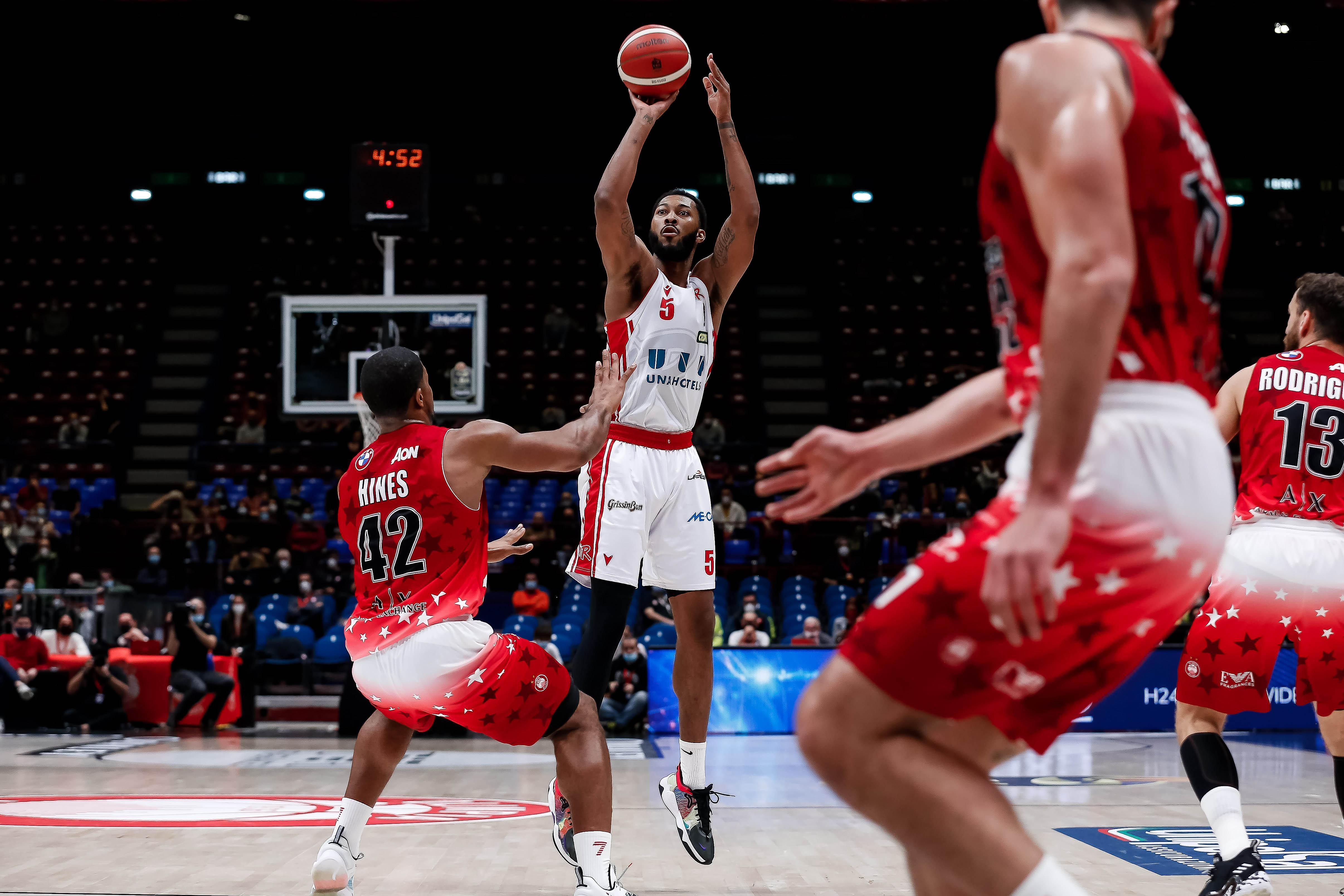 Mikael Hopkins autore di una doppia doppia al Forum contro l'AX