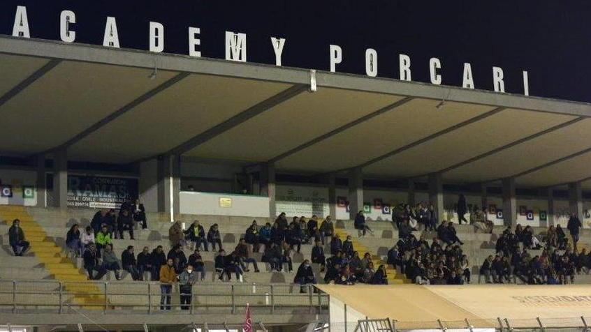 Da ciclisti a calciatori per una serata nel segno della solidarietà allo stadio di Porcari