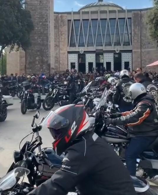 Riccardo accompagnato dal rombo di cento motori 
