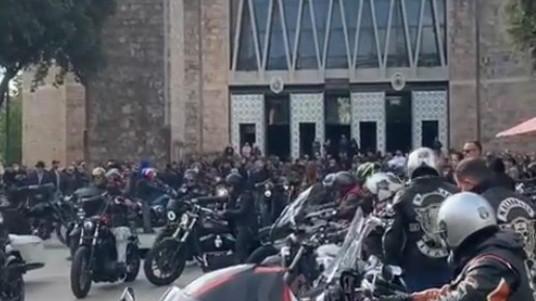 Riccardo accompagnato dal rombo di cento motori