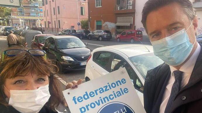Ritrovata la targa portata via dalla sede