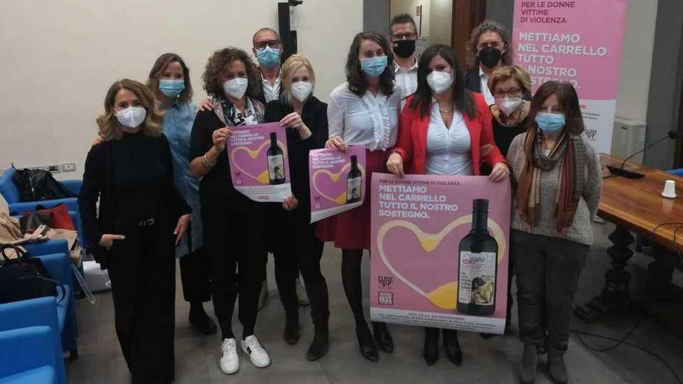 Acquistando olio alle Coop si contribuisce al progetto per i centri antiviolenza