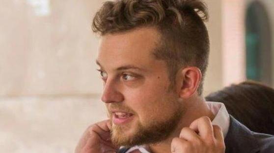 Prende a calci le fioriere Un 17enne denunciato per danneggiamento
